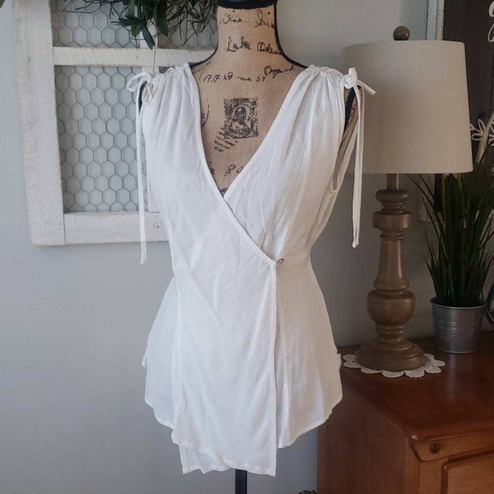 Bobeau white wrap around tank size large
